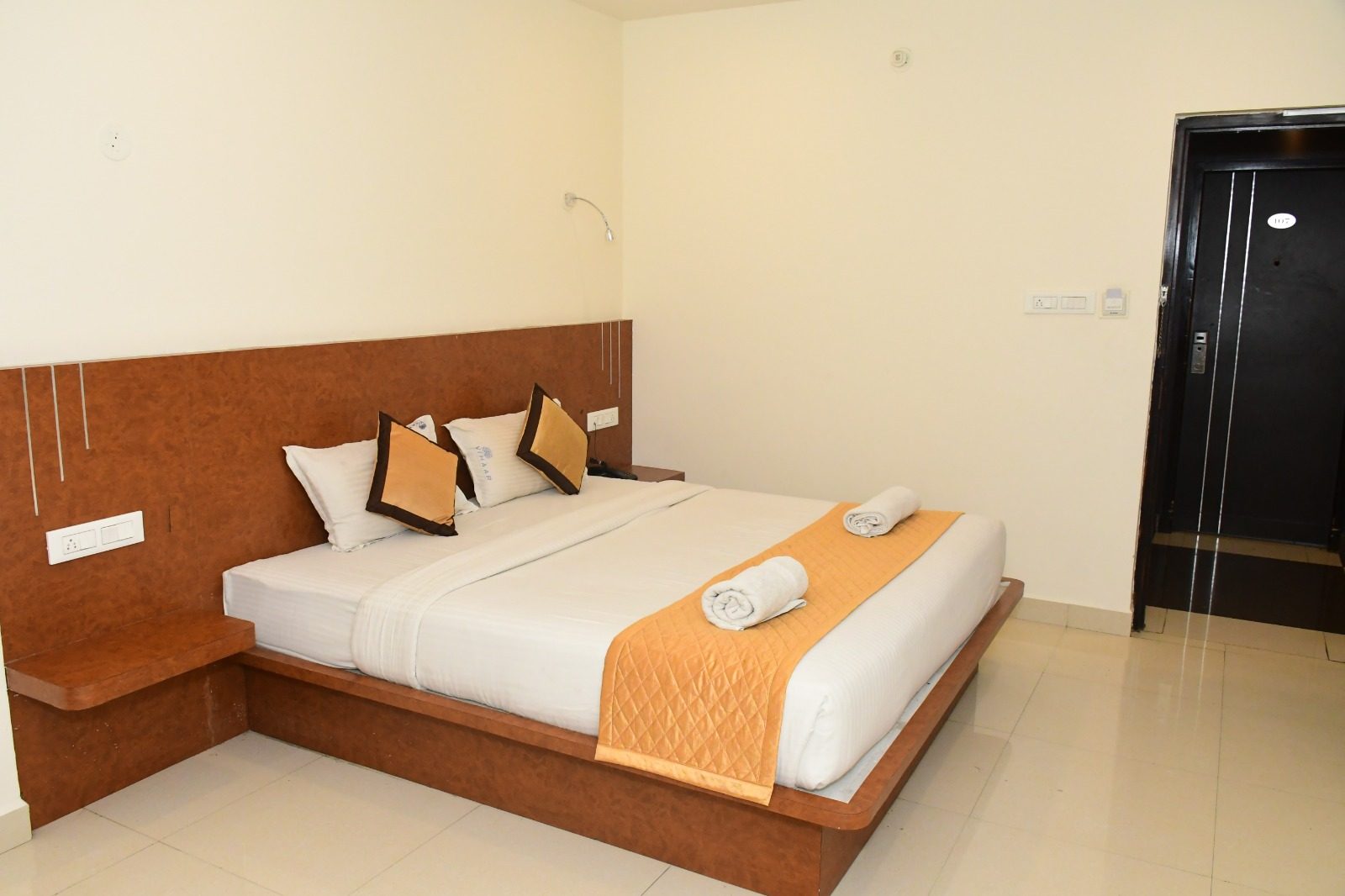 Standard Queen Room - Main View